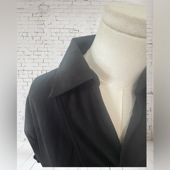 Area Stars Waffle Crop Top Medium NWT | Black Boutique Texture | Modern Staple - Picture 4 of 4